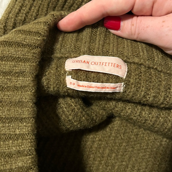 Urban Outfitters Olive Green Cropped Sweater - Picture 3 of 3